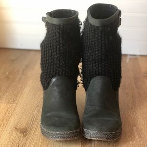 Ugg knit upper with leather sole